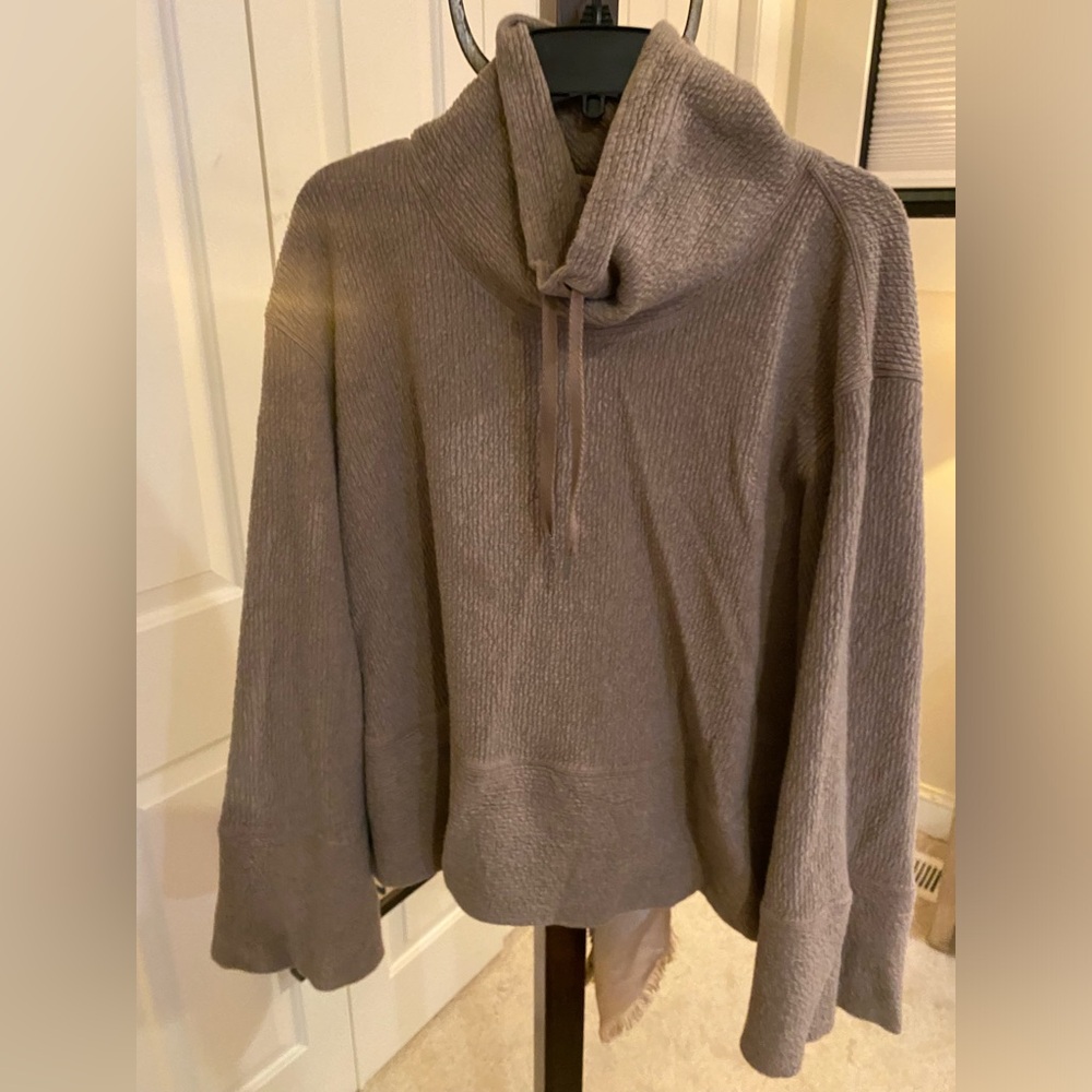 Lululemon sweatshirt